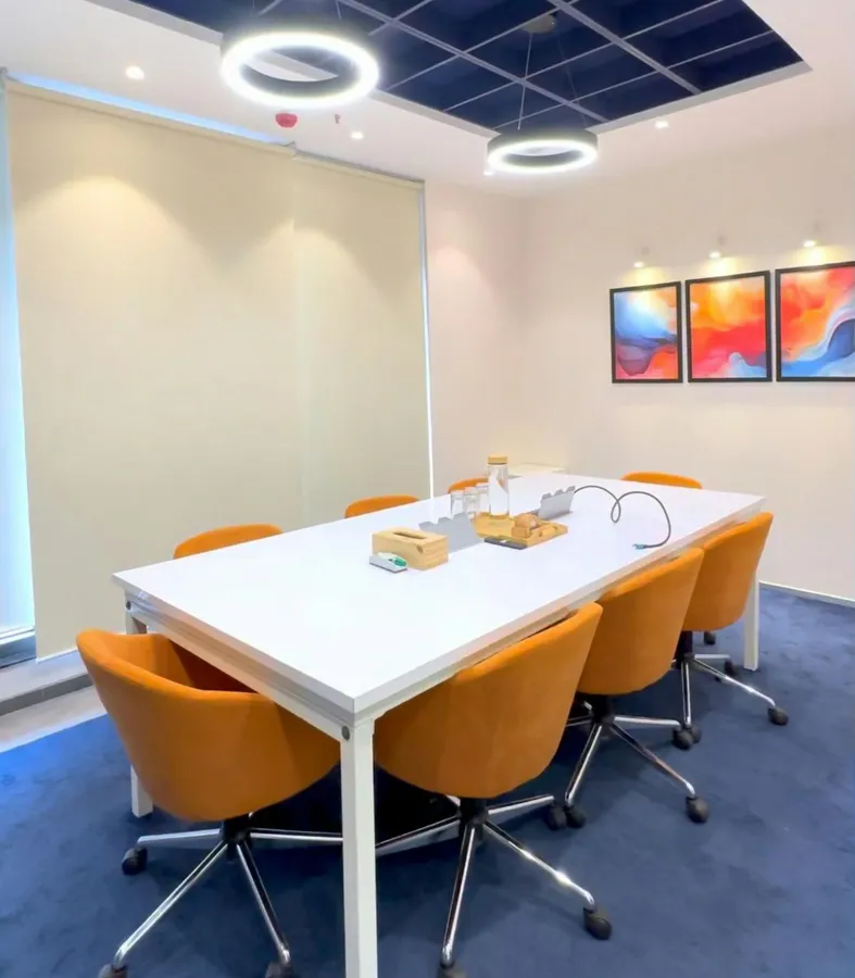 Geschäftliches Meeting in einem modernen Coworking-Büro