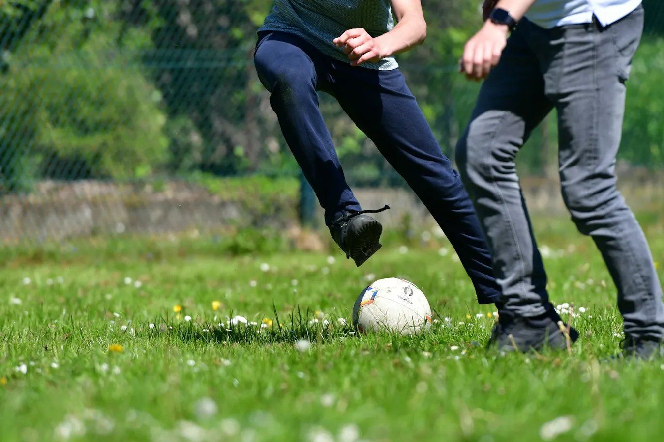 Mannschaft beim Fußballspiel auf dem Sportplatz